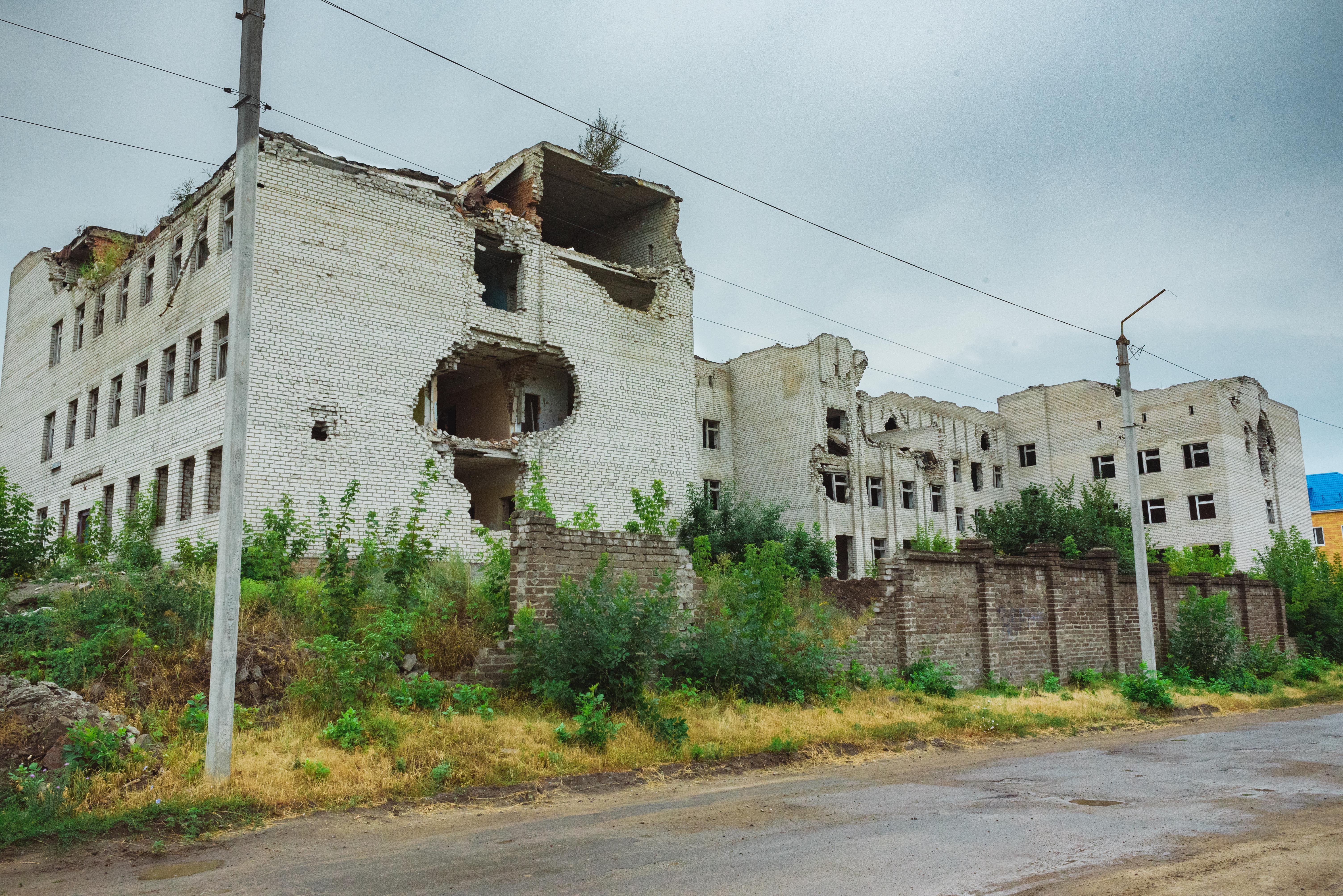 Слов'янськ. Зруйнований корпус ліукарні. Автор: Evgeniy Shevtsov